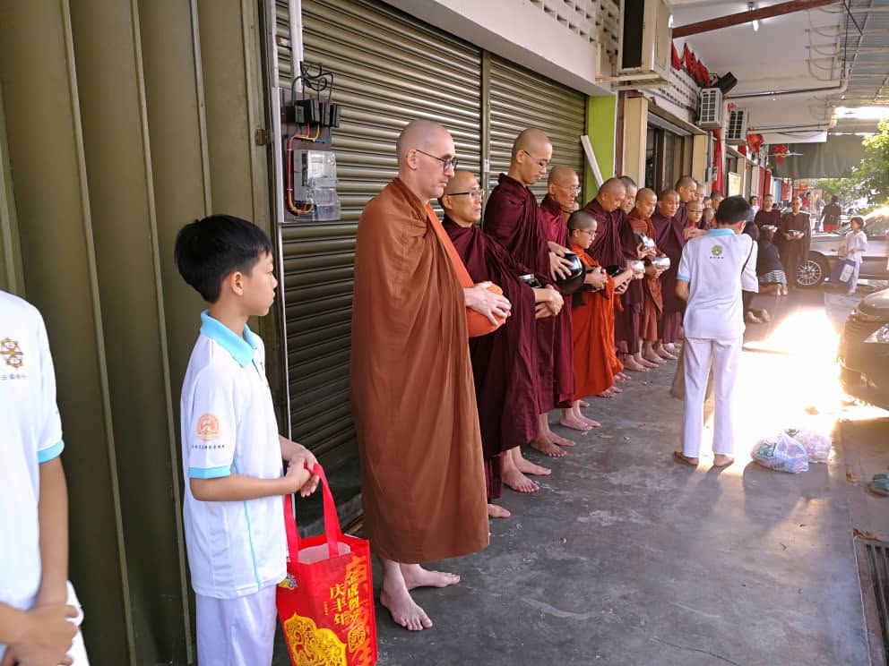 2019 Penang · Bukit Mertajam — Young Volunteers Serve the Saṅgha in Alms-round & Dhamma Propagation - Image 11
