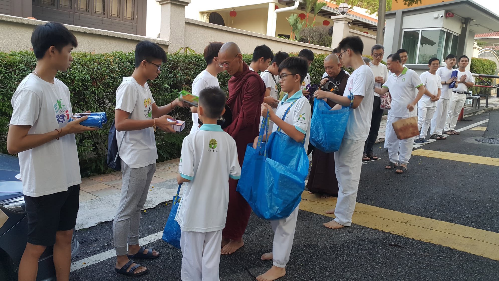 2019 Selangor · Happy Garden — Young Volunteers Serve the Saṅgha in Alms-round & Dhamma Propagation - Image 2