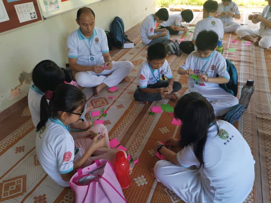 2019 Kaṭhina Celebration: Paper Lotus & Candle Crafting by Children & Youth Dhamma Class - Image 4
