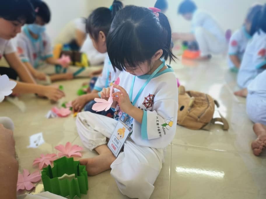 2019 Kaṭhina Celebration: Paper Lotus & Candle Crafting by Children & Youth Dhamma Class - Image 9