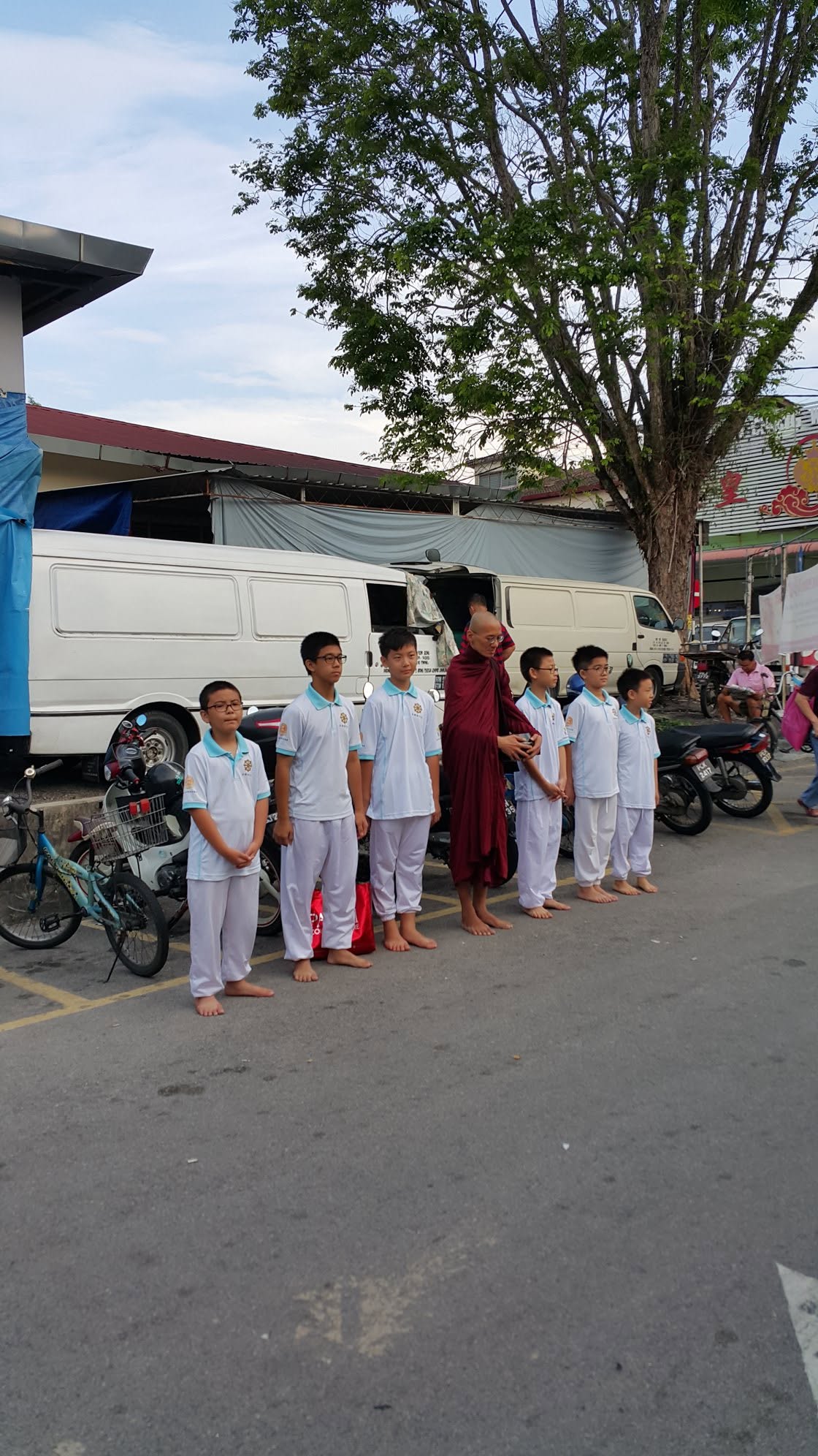 2019 Penang · Bukit Mertajam — Young Volunteers Serve the Saṅgha in Alms-round & Dhamma Propagation - Image 2
