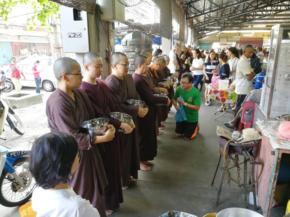 2019 Penang · Bukit Mertajam — Young Volunteers Serve the Saṅgha in Alms-round & Dhamma Propagation - Image 10
