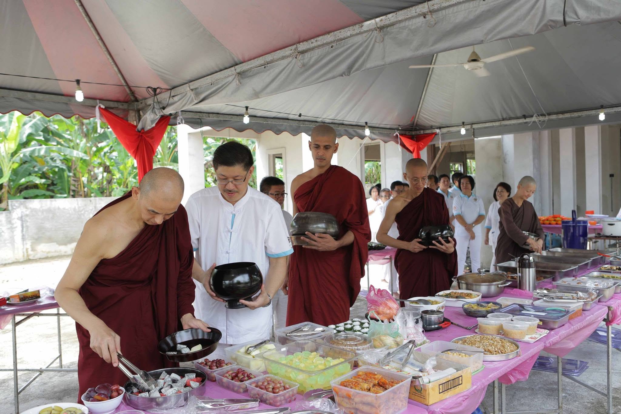 2018 Vesākha Pūjā Day & Eve Retreat - Image 21