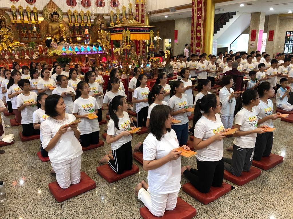 2019 Selangor · Happy Garden — Young Volunteers Serve the Saṅgha in Alms-round & Dhamma Propagation - Image 11