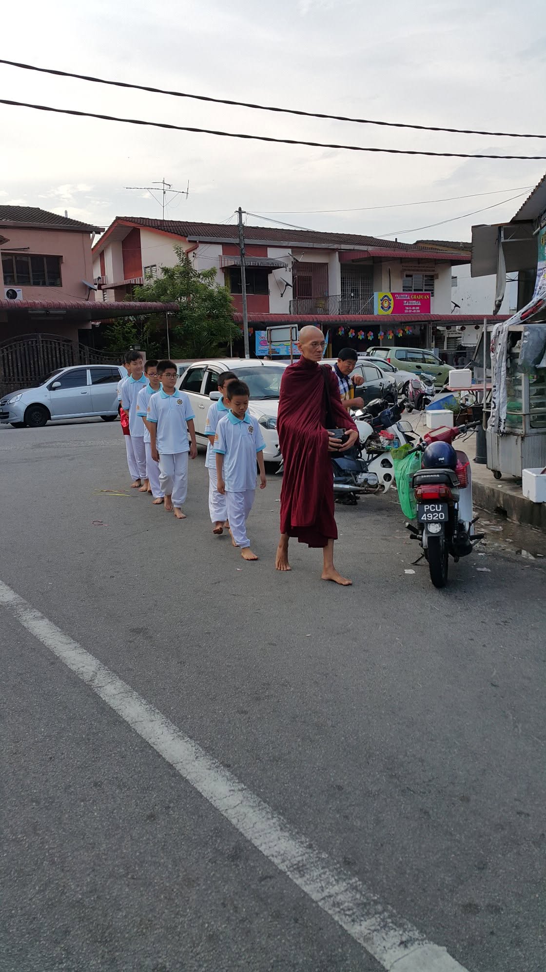 2019 Penang · Bukit Mertajam — Young Volunteers Serve the Saṅgha in Alms-round & Dhamma Propagation