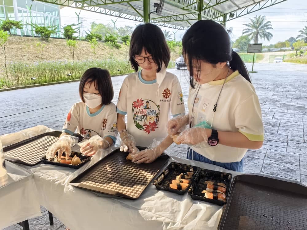 Saṅgha Honor Day – Parent-Child Handmade Sushi Offering to the Saṅgha - Image 2