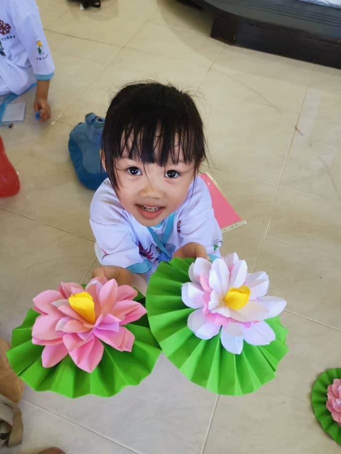 2019 Kaṭhina Celebration: Paper Lotus & Candle Crafting by Children & Youth Dhamma Class - Image 10
