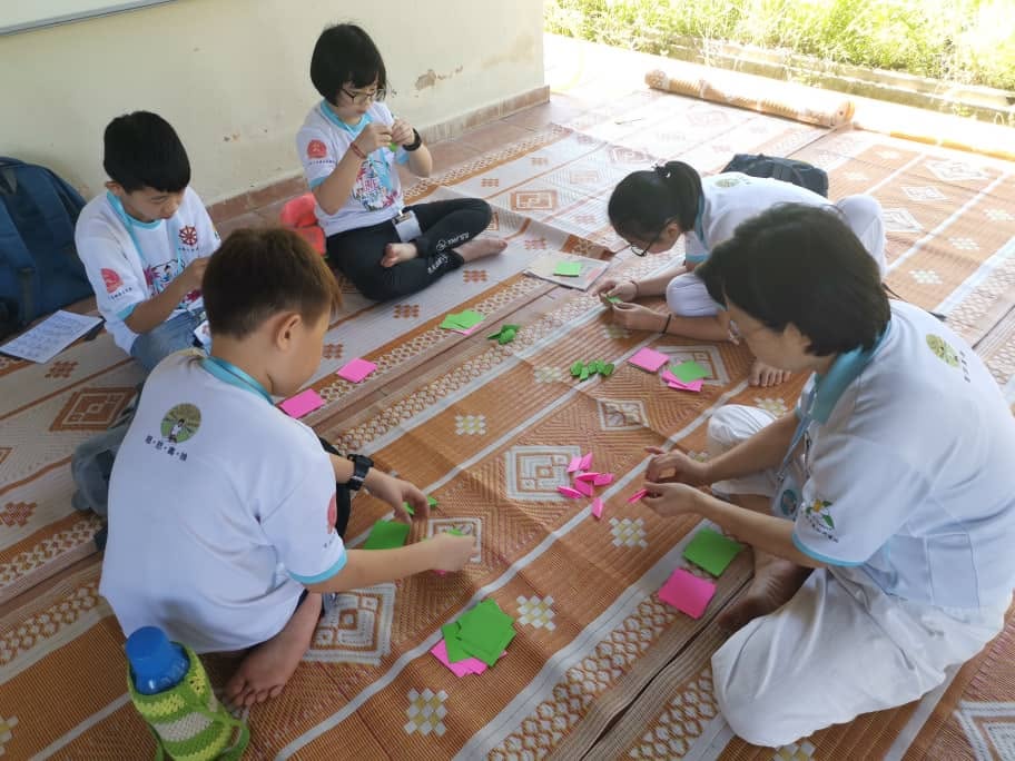 2019 Kaṭhina Celebration: Paper Lotus & Candle Crafting by Children & Youth Dhamma Class - Image 3